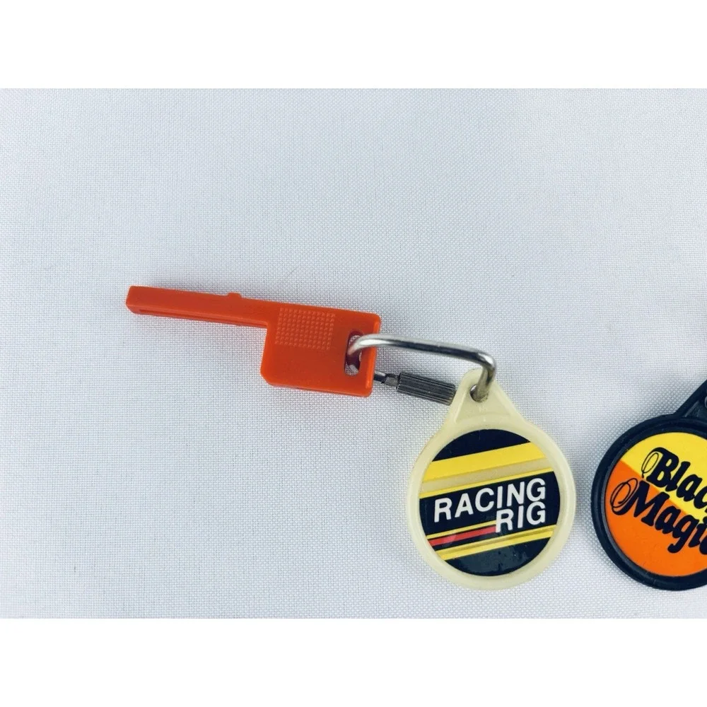 Lot Of 2 Vintage 1980 Kidco Burnin Keys And Key Chains Racing Rig - Black Magic‎